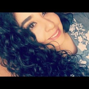 Meet your Posher, Alexis